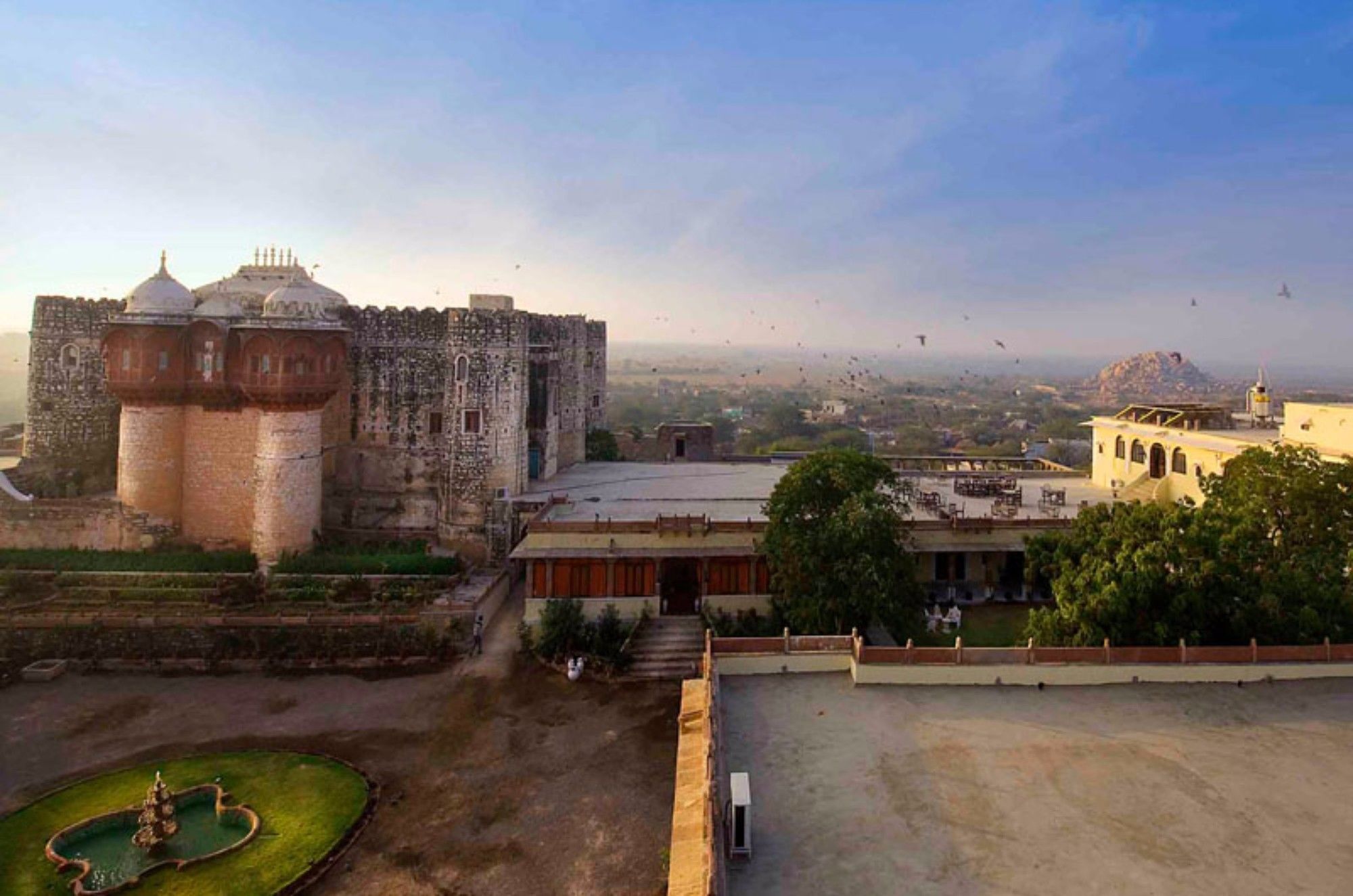 Atulya Fort Khejarla Luaran gambar